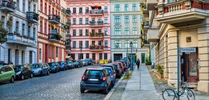 Linke Journalisten sollen in Berlin-Kreuzberg Steuermillionen kassiert haben (Foto: Adobe Stock-ArTo)