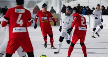 Rekord-Kulisse und Top-Spieler: Highlights der Schneefussball-WM in (Foto: Arosa Tourismus)
